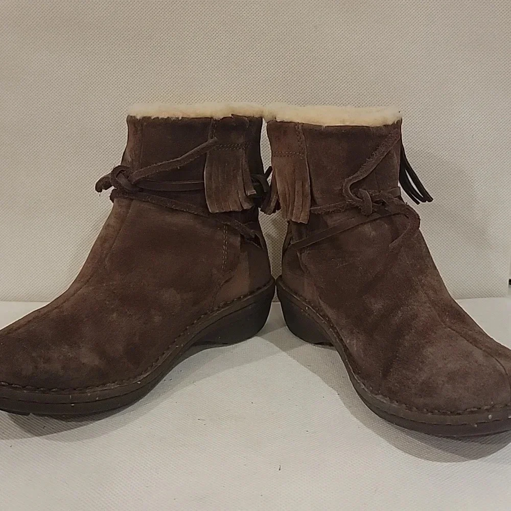 NEW -‎ UGG GAVIOTA BROWN SUEDE ANKLE BOOTS (sz 6)